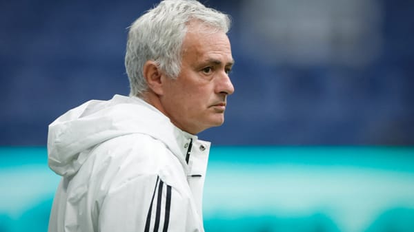 Jose Mourinho hints he could leave Benfica over officiating standards — Goal