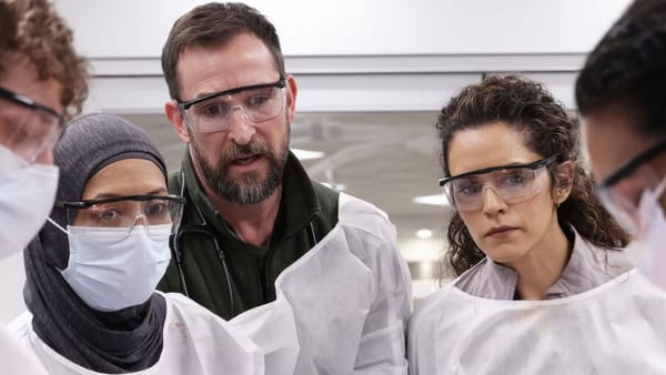 Noah Wyle and The Pitt win ensemble and male actor awards — Collider