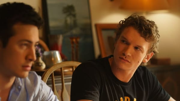 Prime Video's Off Campus Brings Hockey Romcom in May — Collider