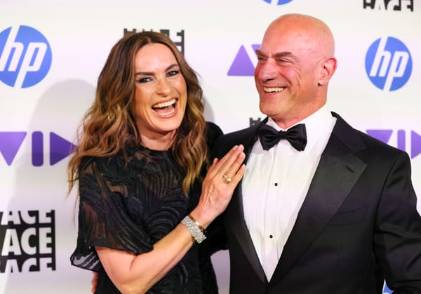 Mariska Hargitay & Chris Meloni Giggled at a Sweet Red Carpet Reunion — Nbc