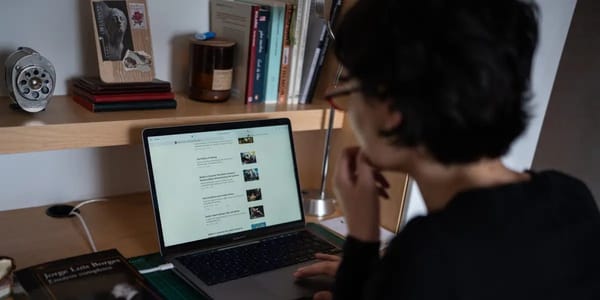 Gen Z logs books and films to try to stop doomscrolling — Businessinsider