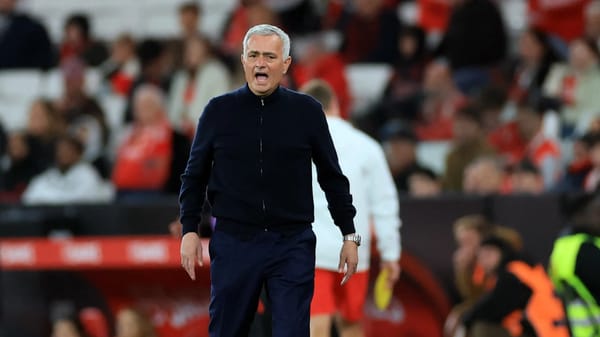 Mourinho sent off after touchline clash as Benfica draw 2-2 with Porto — Goal