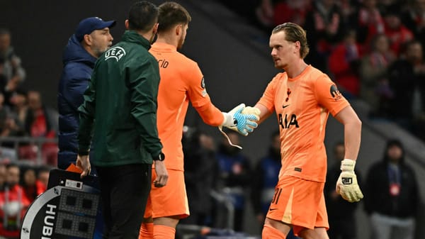 David de Gea backs Antonin Kinsky after goalkeeper's Champions League ordeal — Goal