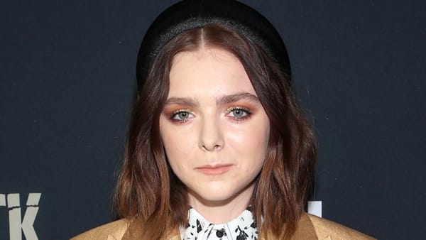 Elsie Fisher’s Sparks Follows a Teen’s Time-Travel to 1960s Paris — Collider