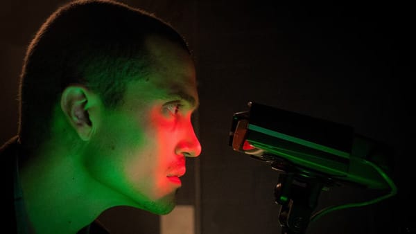 Devs: Hulu's Eight-Episode Cyberpunk Miniseries Worth Revisiting — Movieweb