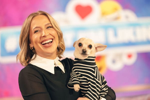 Singing Dog Roo Howls Along on The Kelly Clarkson Show — Nbc