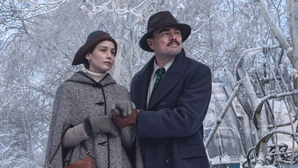 What Happens at Night: First Look at Jennifer Lawrence & Leonardo DiCaprio — Movieweb